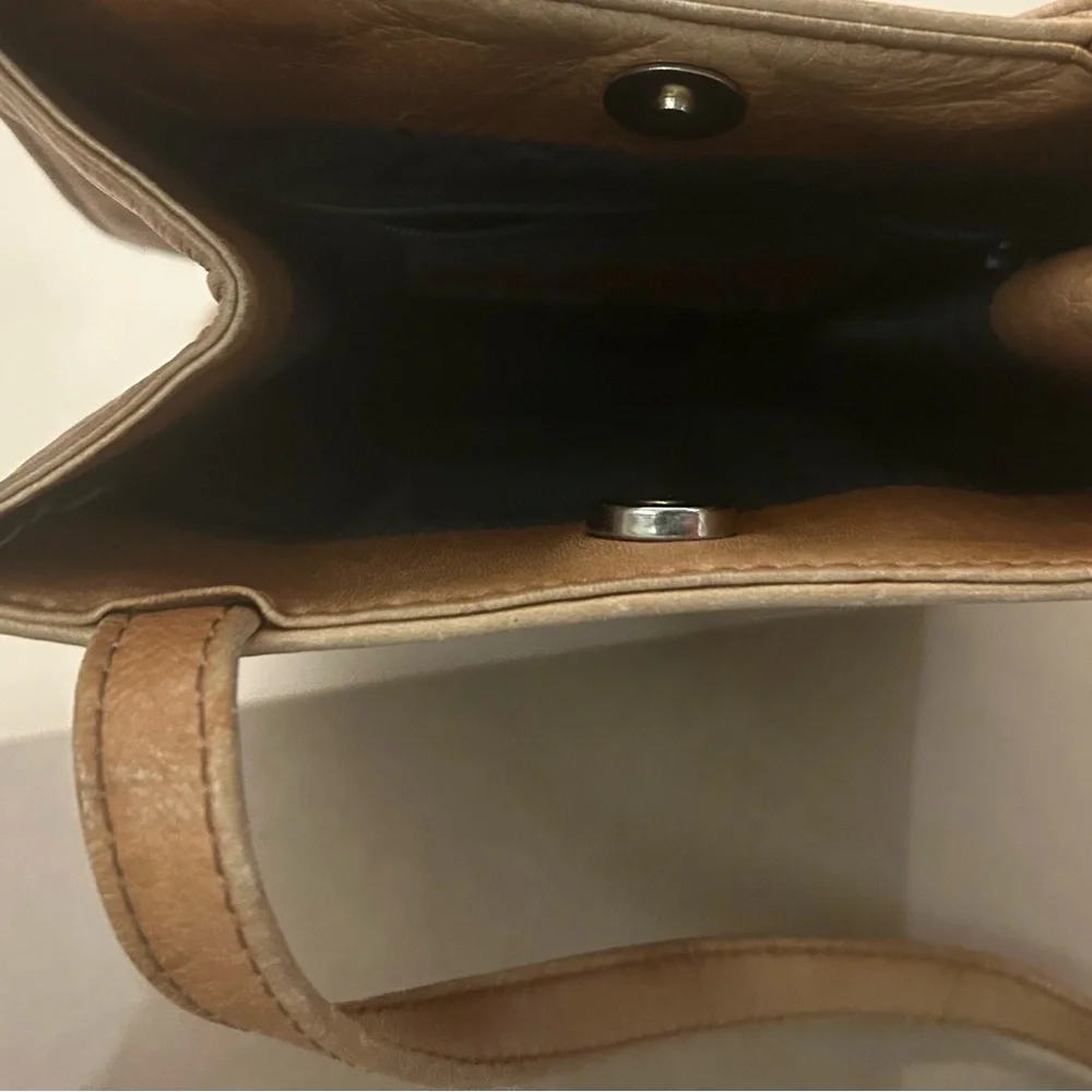 Vintage Bag Classic Tan Men's Messenger Bag By HOBO InternationalGreat Shape